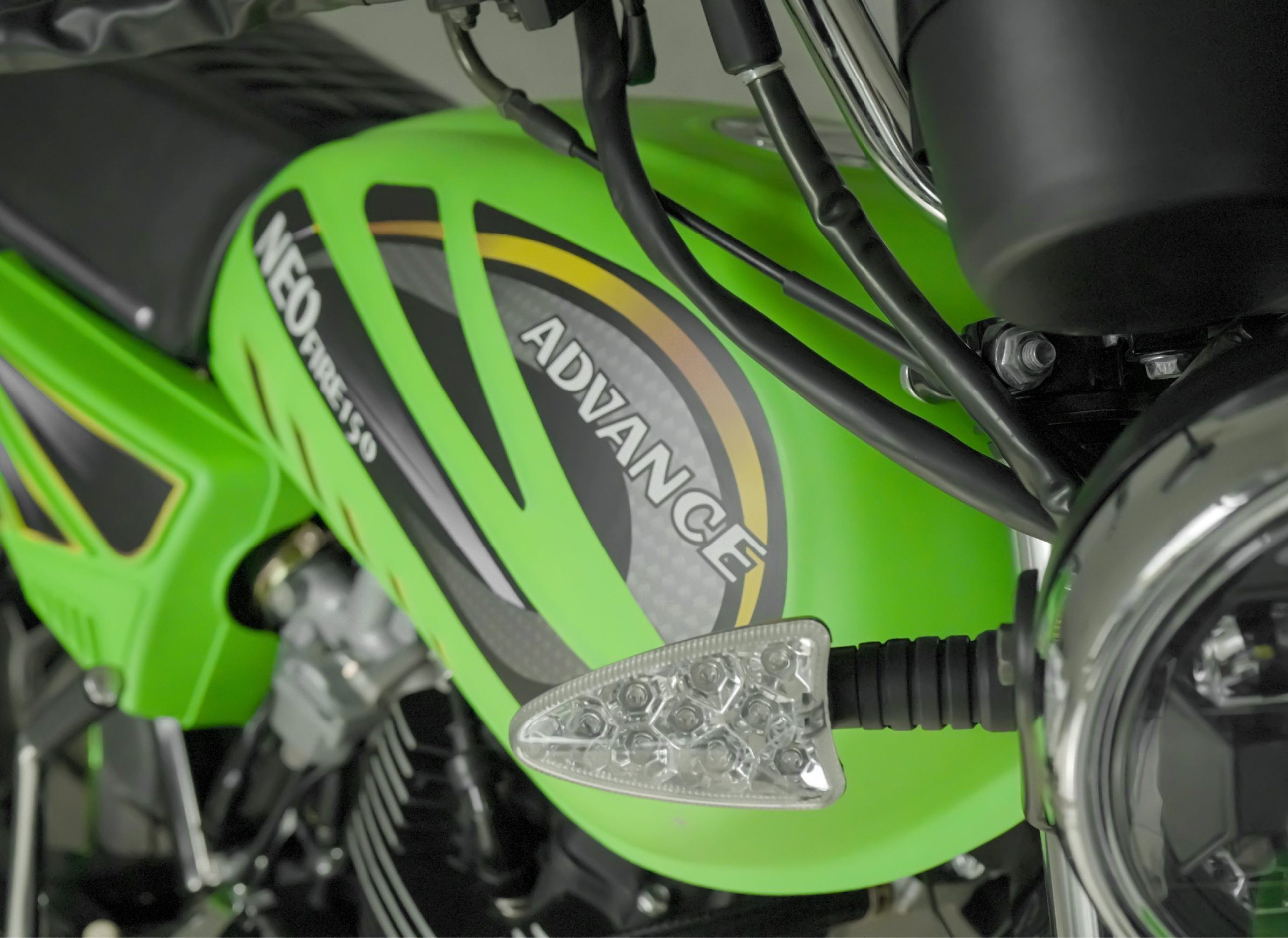 ADVANCE NEO FIRE 150 - Thumbnail 3