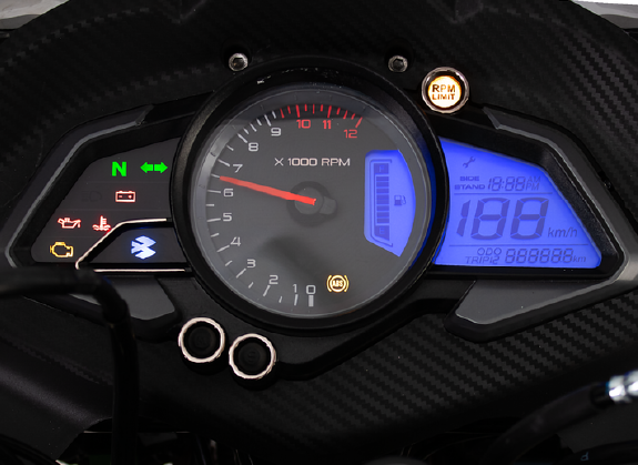 Bajaj RS 200 - Imagen 1