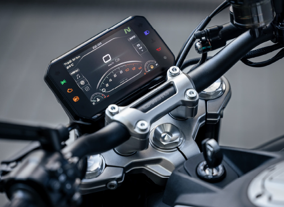 CF Moto 450NK  - Thumbnail 4