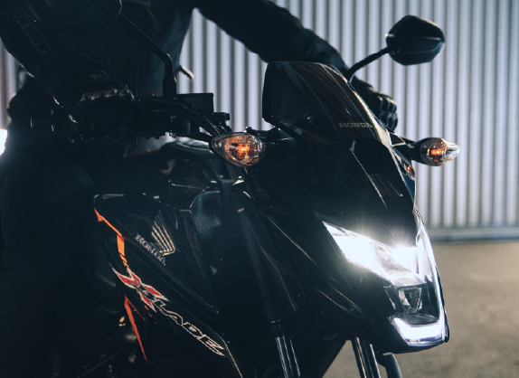 Honda X-BLADE  - Thumbnail 4